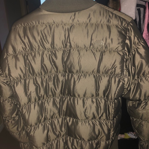 North face puffer jacket - Picture 3 of 4